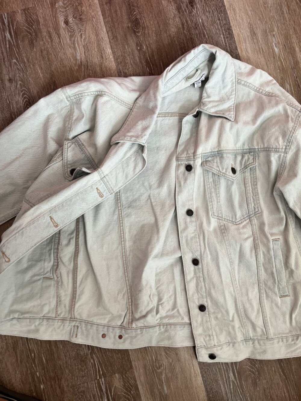 Oversized Fall Light Wash Blue Denim Jacket with Pockets!! - Picture 7 of 7